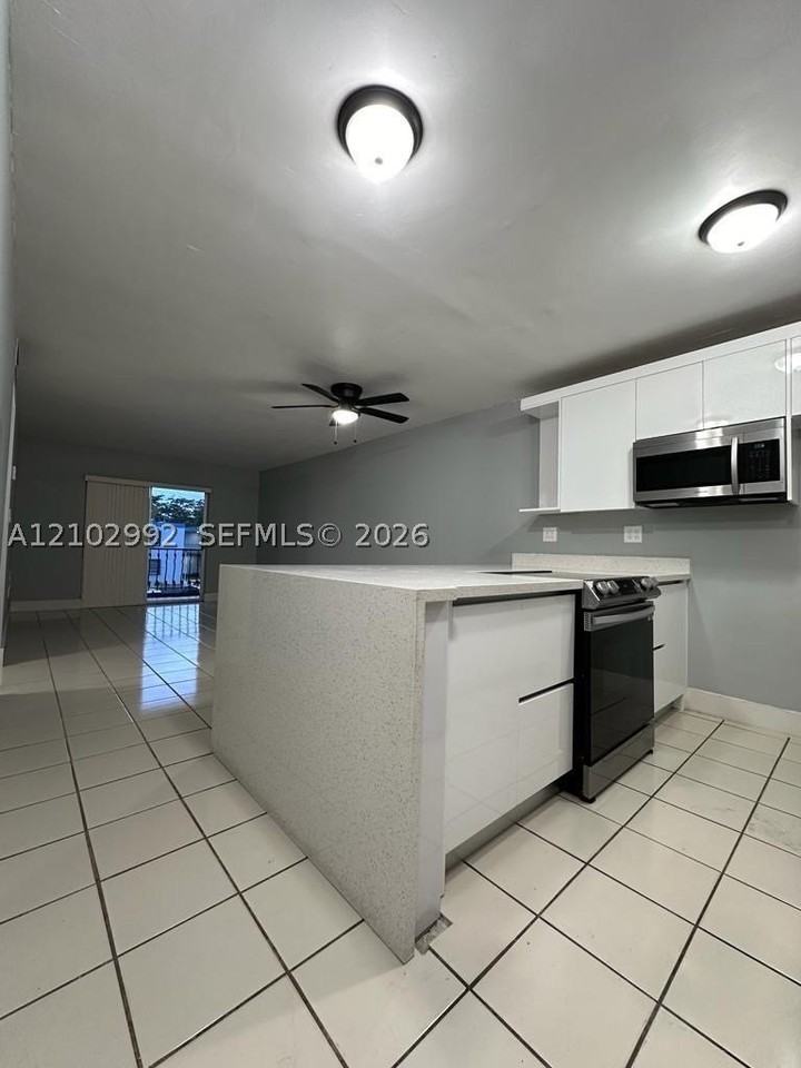 145 Sw 30th Ct #207B - Photo 5 of 10