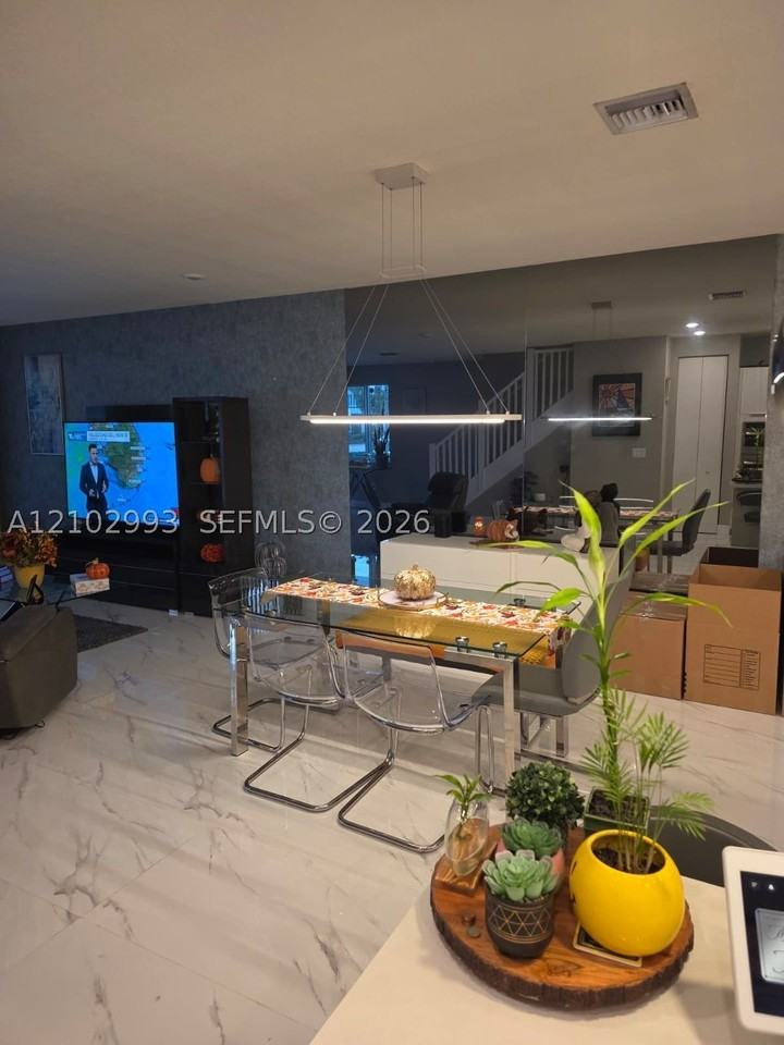 10411 Nw 66th St #10411 - Photo 3 of 23