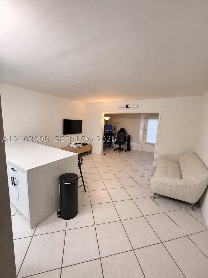 1207 Bahama Bnd #E1 - Photo 4 of 8