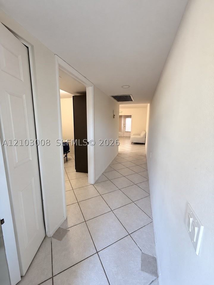 1207 Bahama Bnd #E1 - Photo 7 of 8