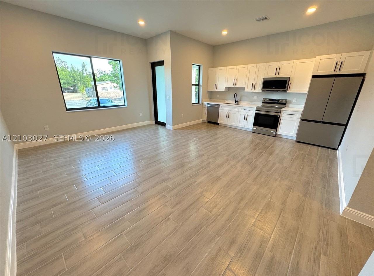 1847 Sw 44th Ter #1847 - Photo 2 of 11
