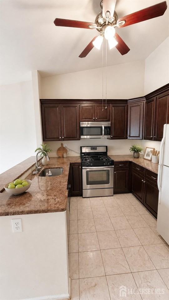 4313 Bayberry Ct - Photo 4 of 20