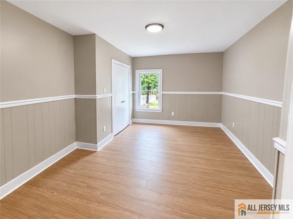 54 Park Ave - Photo 7 of 10