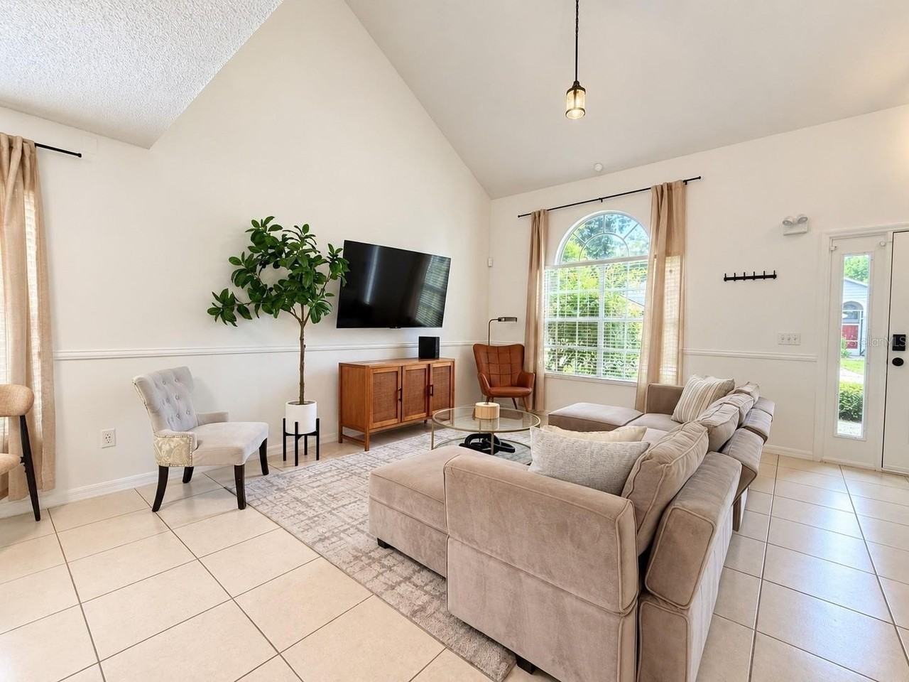 644 Allison Ave - Photo 3 of 29