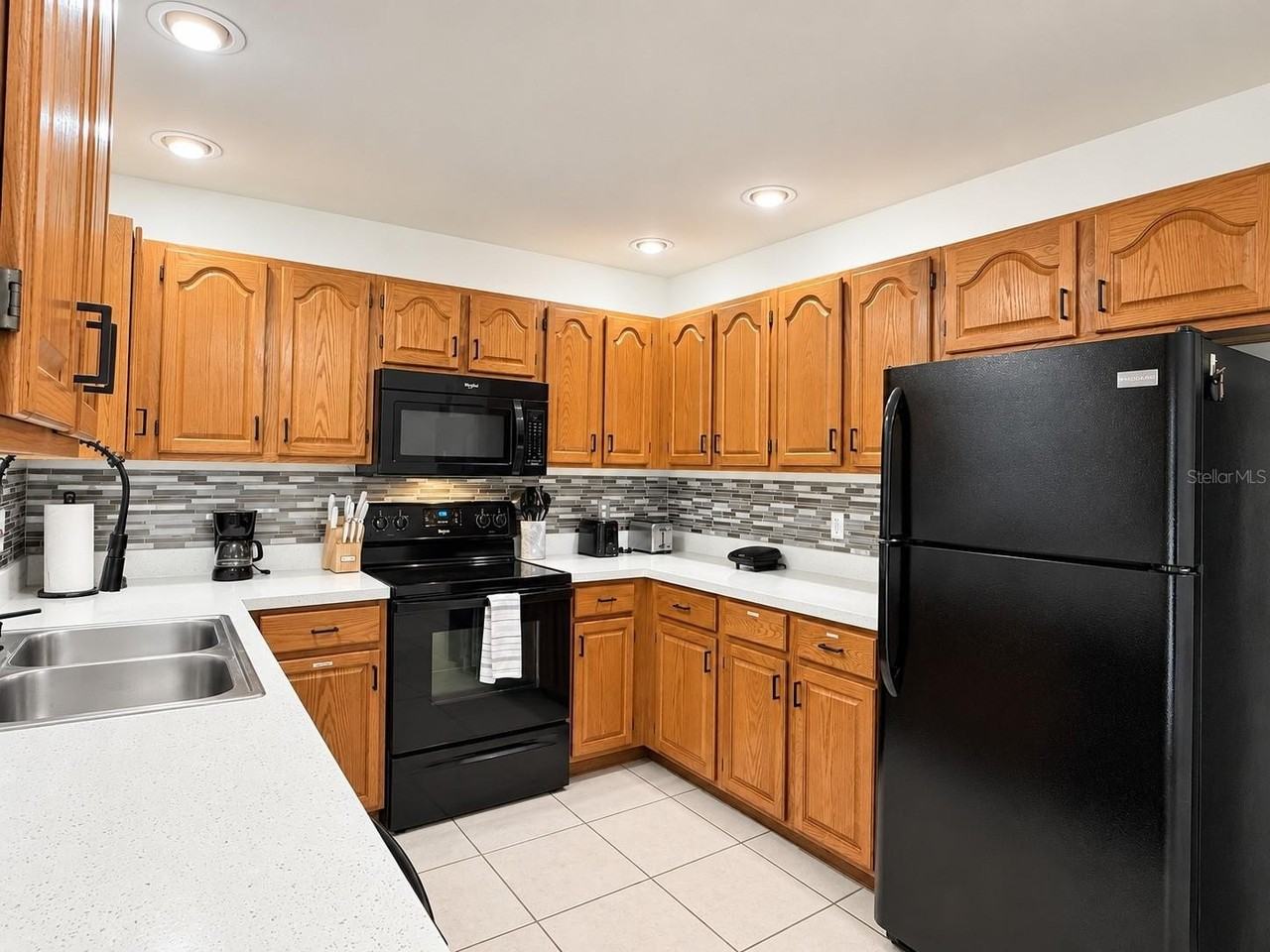 644 Allison Ave - Photo 5 of 29