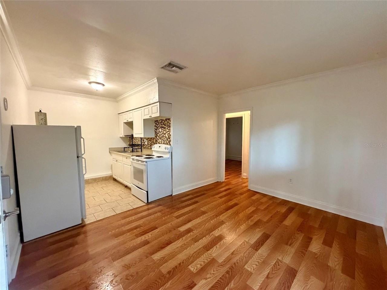 322 1/2 S Maple Ave - Photo 2 of 10
