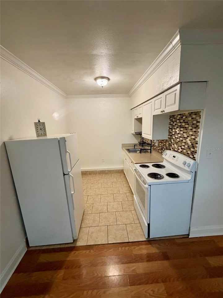 322 1/2 S Maple Ave - Photo 4 of 10