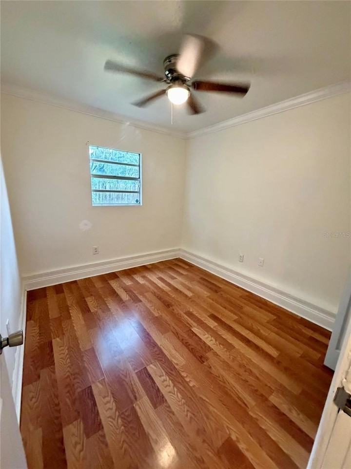 322 1/2 S Maple Ave - Photo 6 of 10