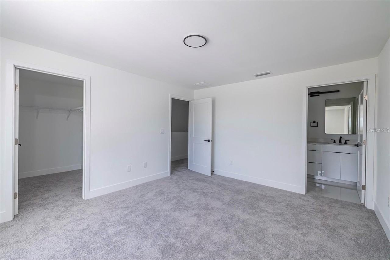 2049 Barroso St - Photo 5 of 11