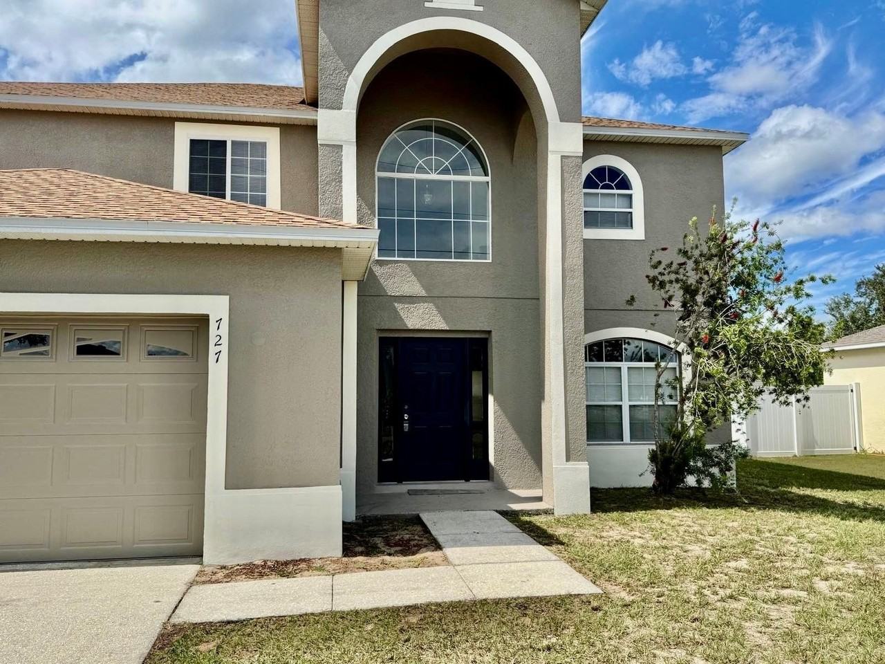 727 James Ct - Photo 2 of 36