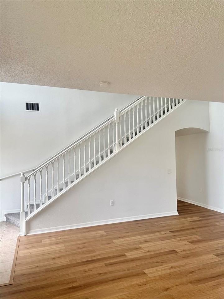 727 James Ct - Photo 6 of 36