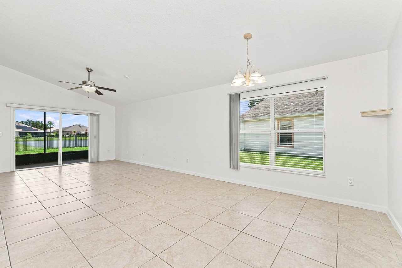 2821 Maguire Dr #1 - Photo 4 of 21