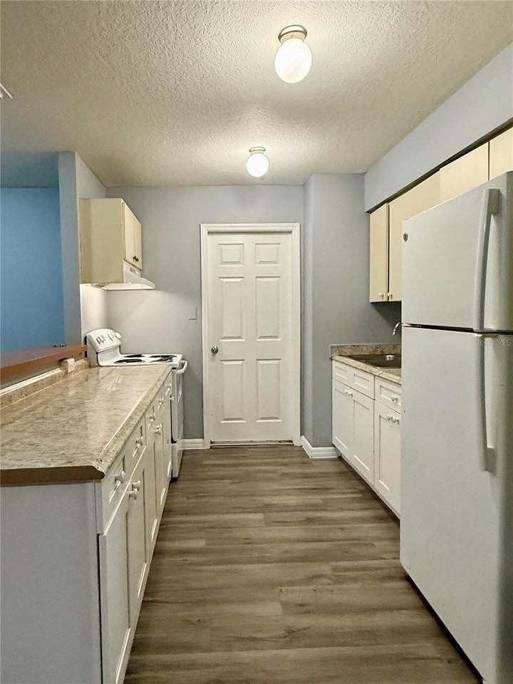 3514 E Mohawk Ave - Photo 2 of 16