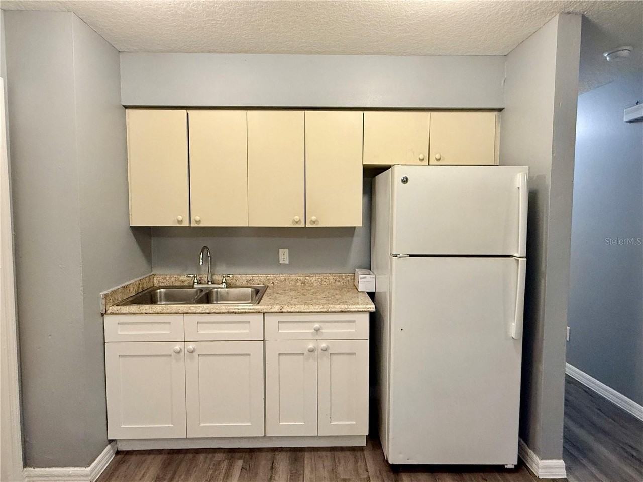 3514 E Mohawk Ave - Photo 3 of 16