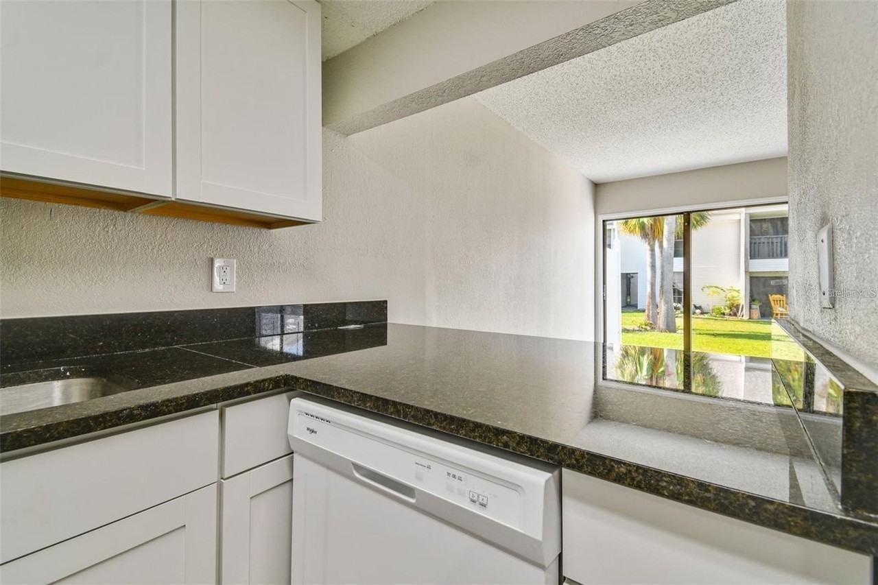 726 Haven Pl - Photo 7 of 50