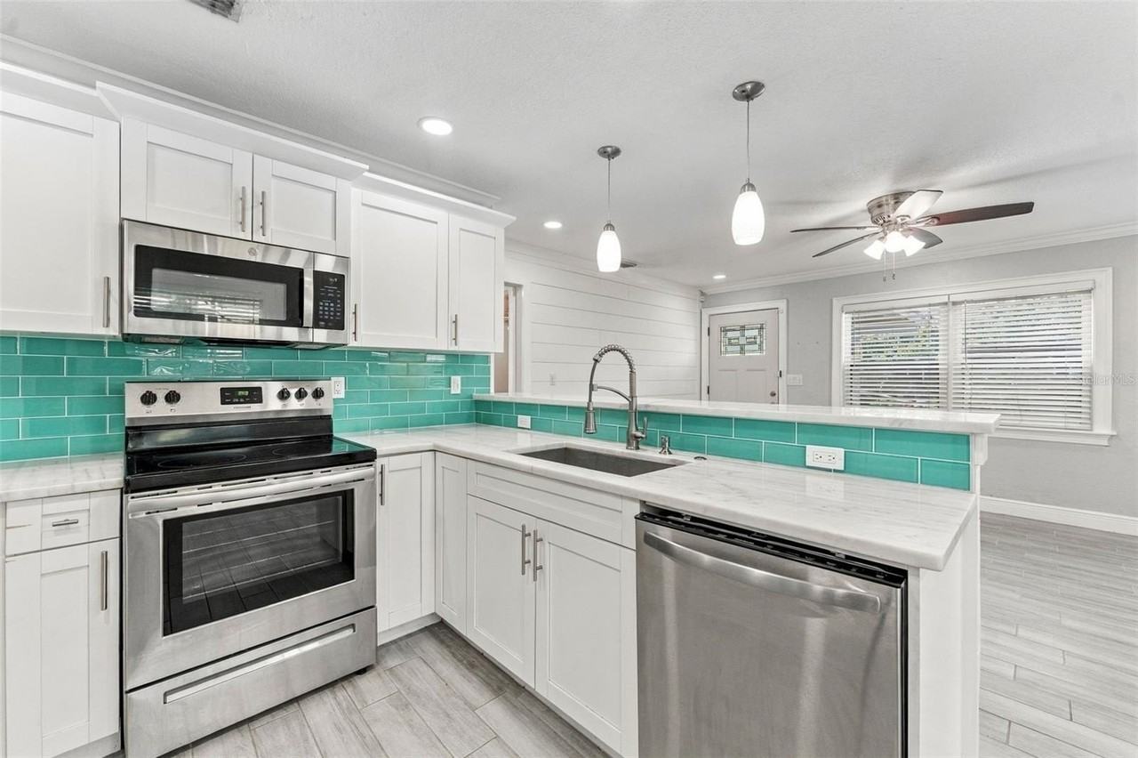 5143 Newton Ave S - Photo 3 of 17