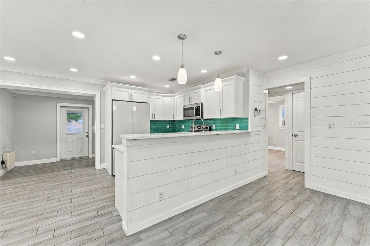 5143 Newton Ave S - Photo 4 of 17