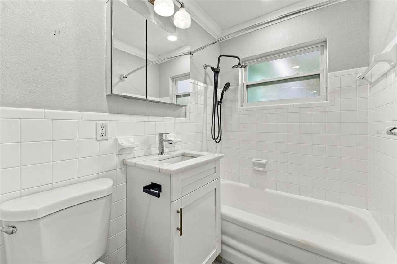 5143 Newton Ave S - Photo 5 of 17