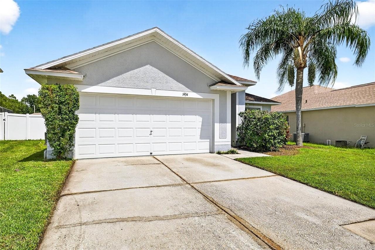 1434 Ocean Reef Rd - Photo 2 of 50