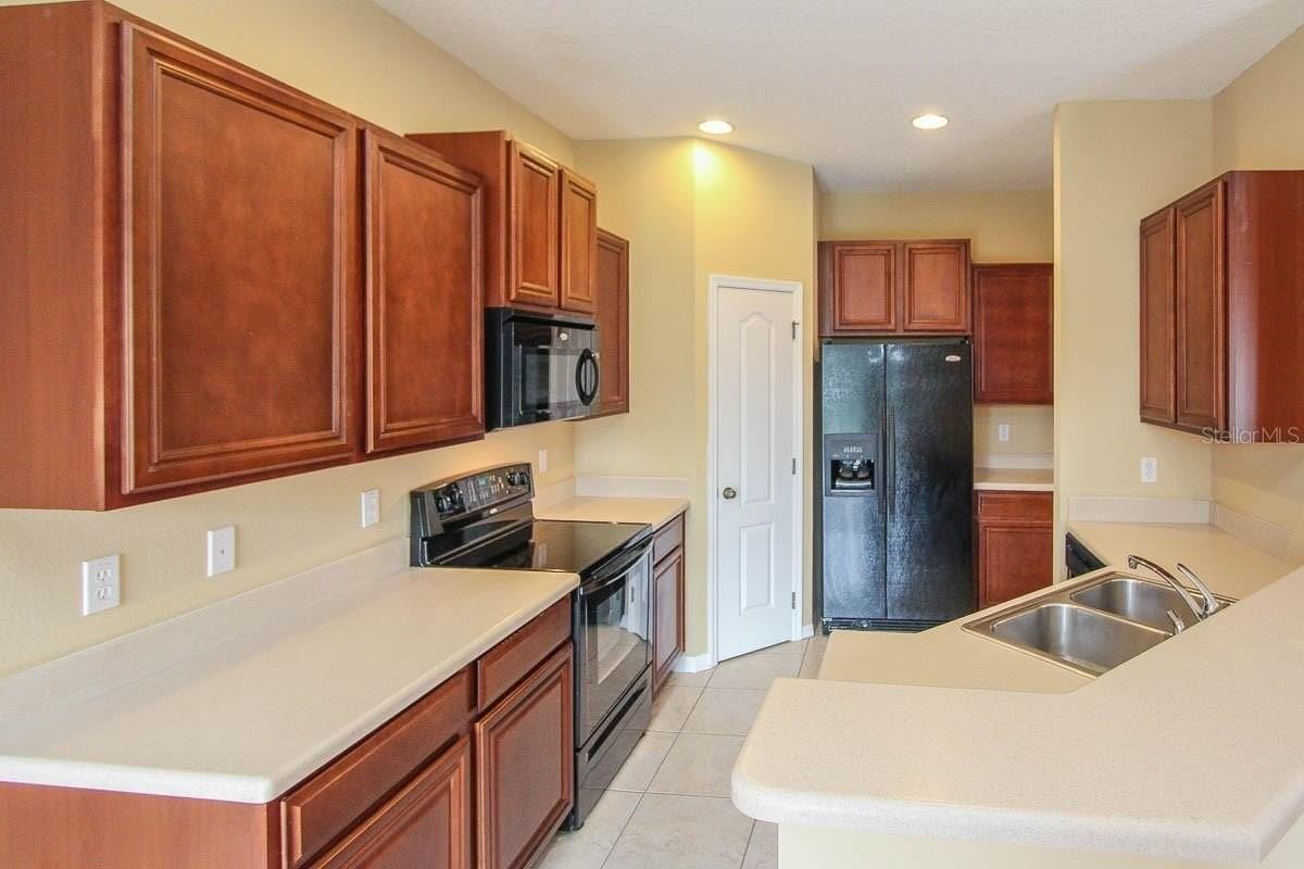 16515 Kingletridge Ave - Photo 3 of 15