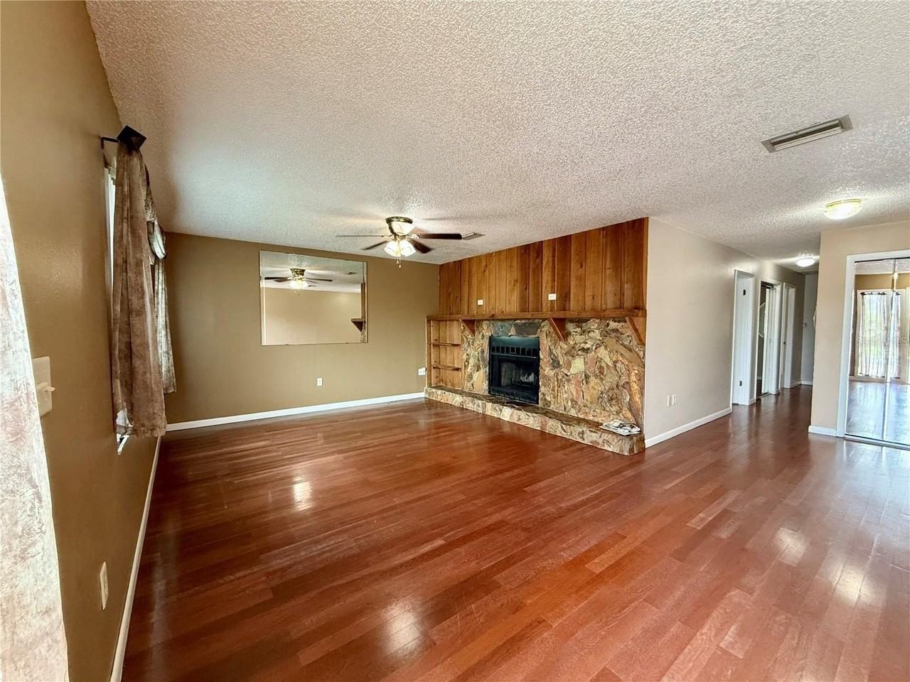 7523 Blossom Ave - Photo 6 of 36