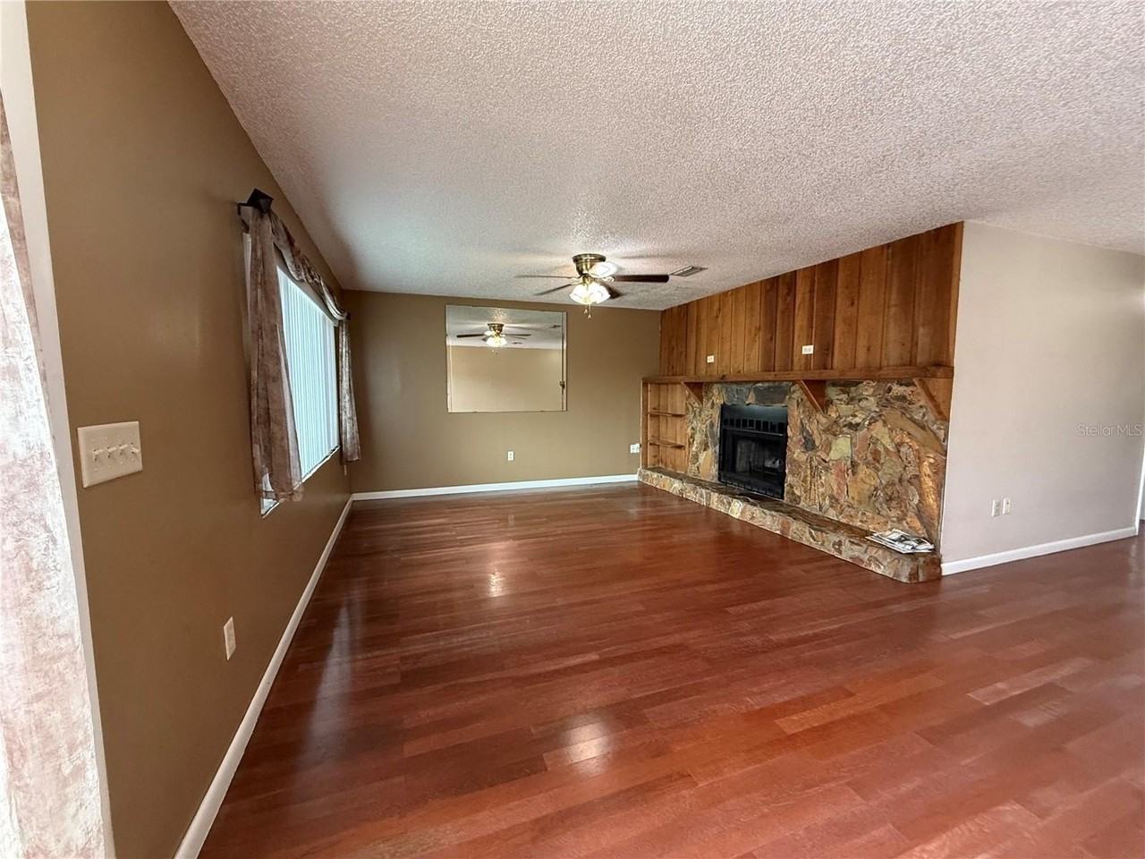 7523 Blossom Ave - Photo 7 of 36