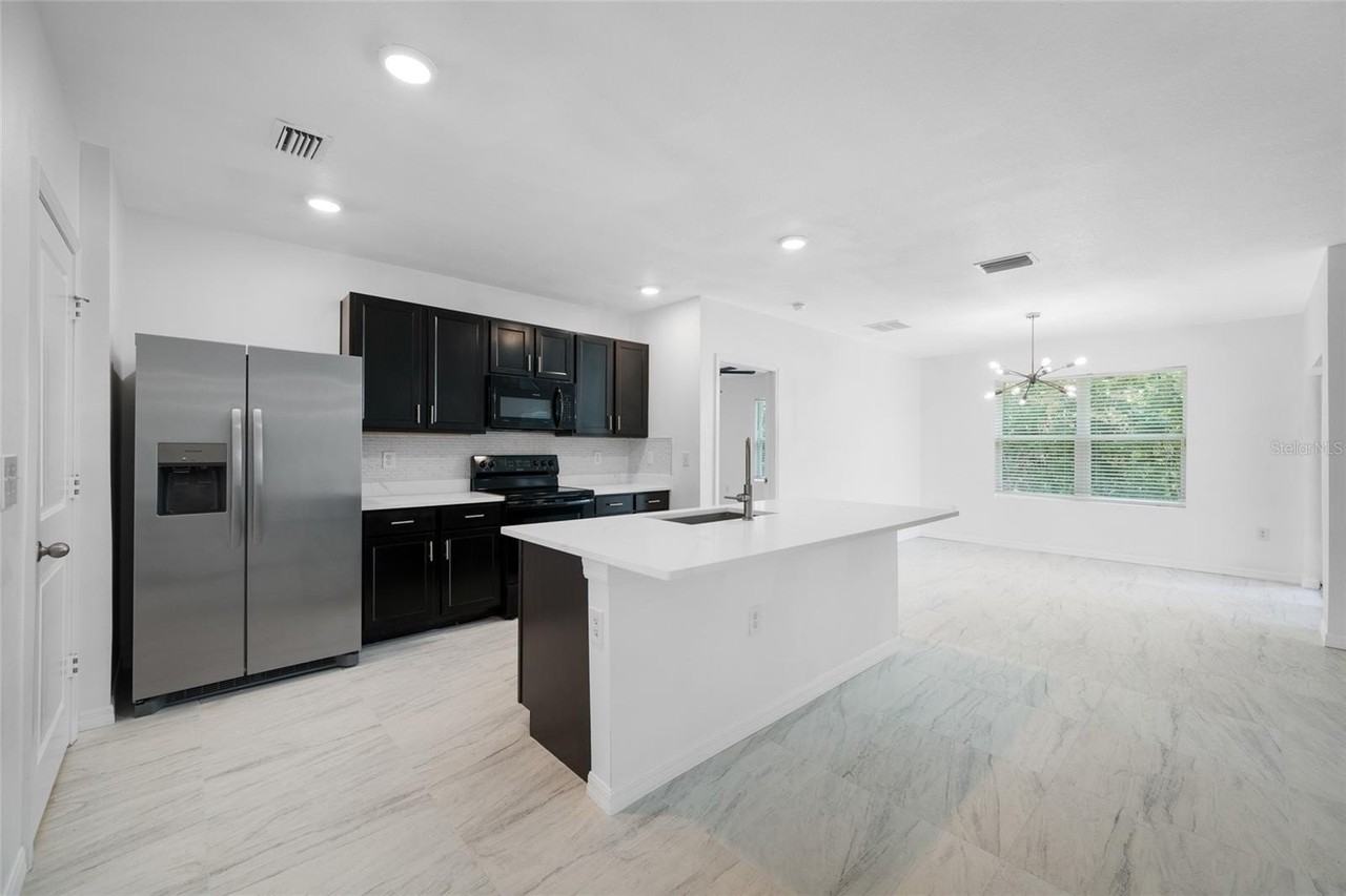605 Blue Point Dr - Photo 6 of 50