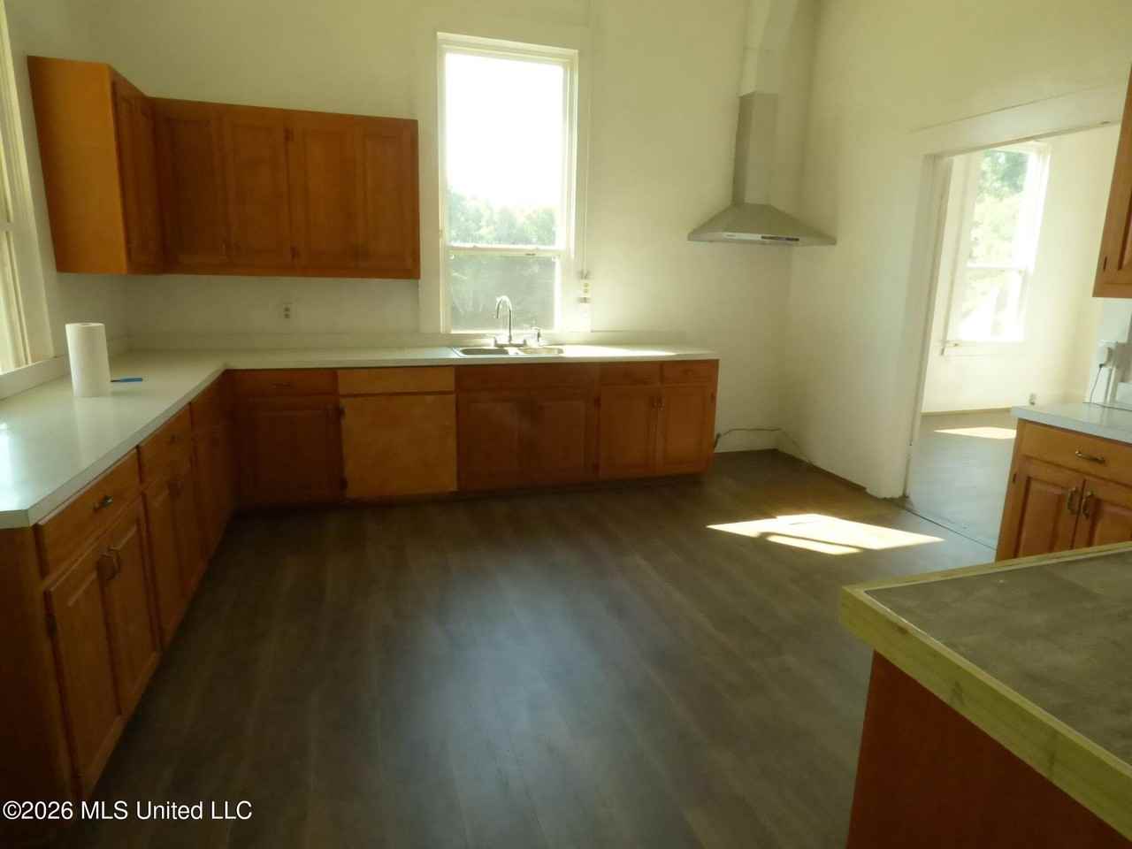 628 Avenue A - Photo 4 of 12