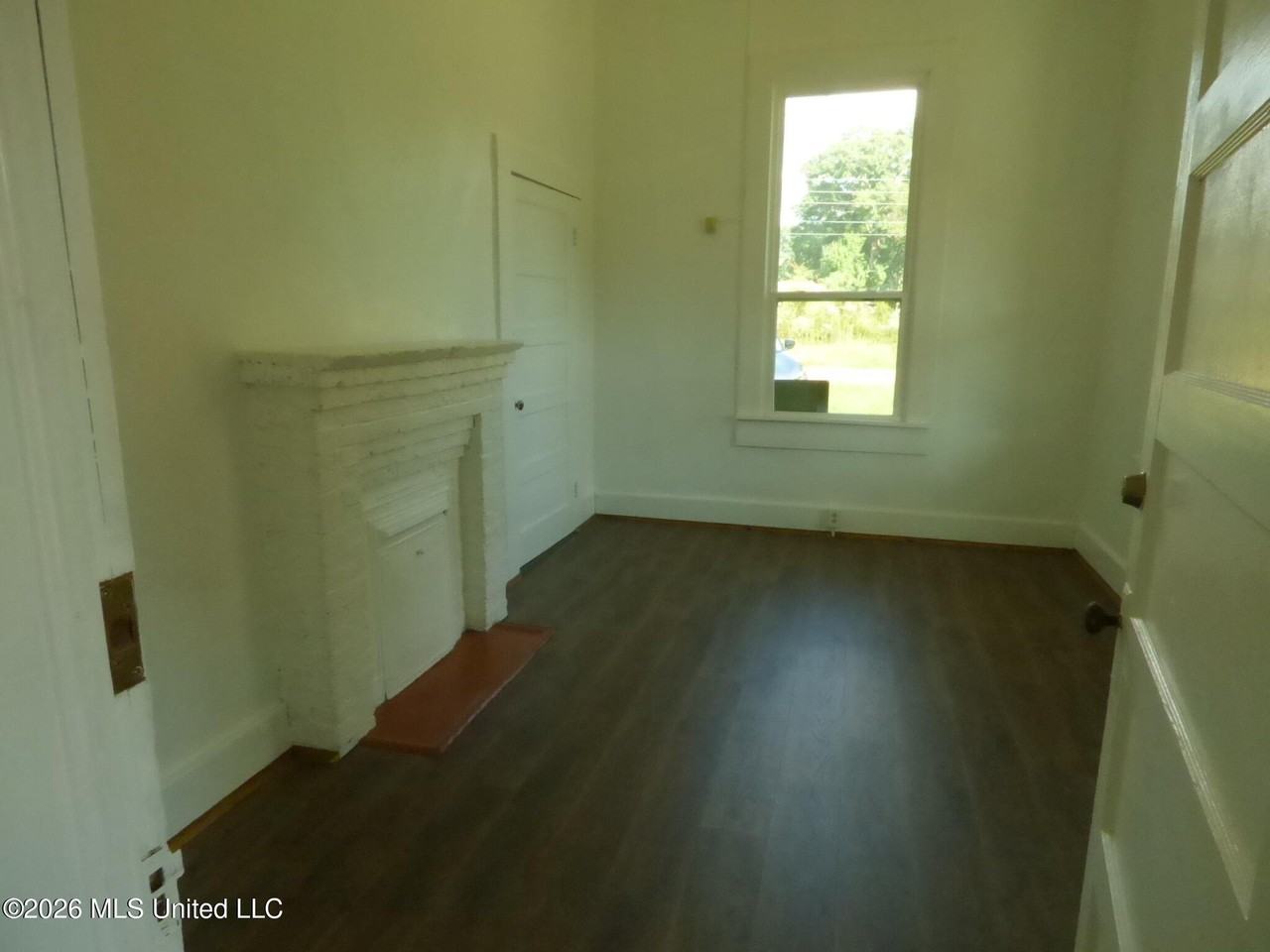 628 Avenue A - Photo 6 of 12