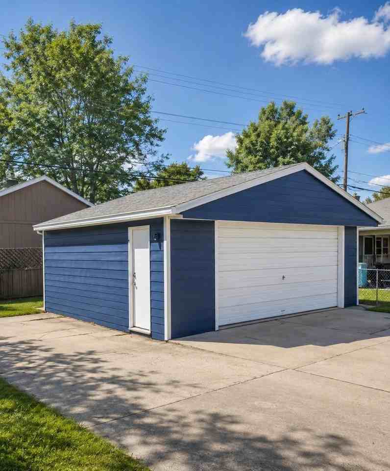 21843 Brittany Ave - Photo 2 of 18