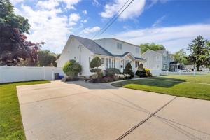 featured image of 90 E 7th St