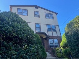 featured image of 17 Roslyn Dr #1
