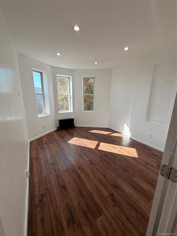 1226 Saint Lawrence Ave #2 - Photo 2 of 8