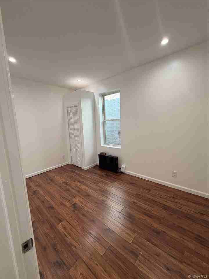 1226 Saint Lawrence Ave #2 - Photo 3 of 8
