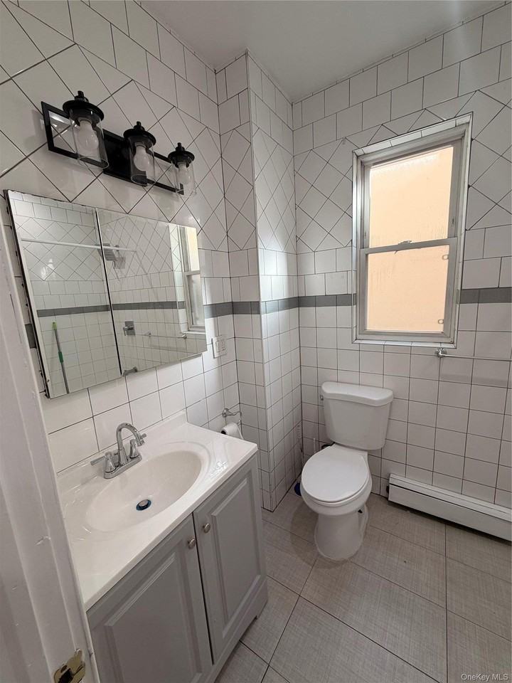 1226 Saint Lawrence Ave #2 - Photo 4 of 8