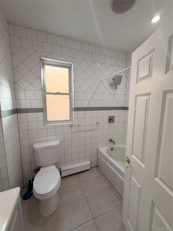 1226 Saint Lawrence Ave #2 - Photo 5 of 8