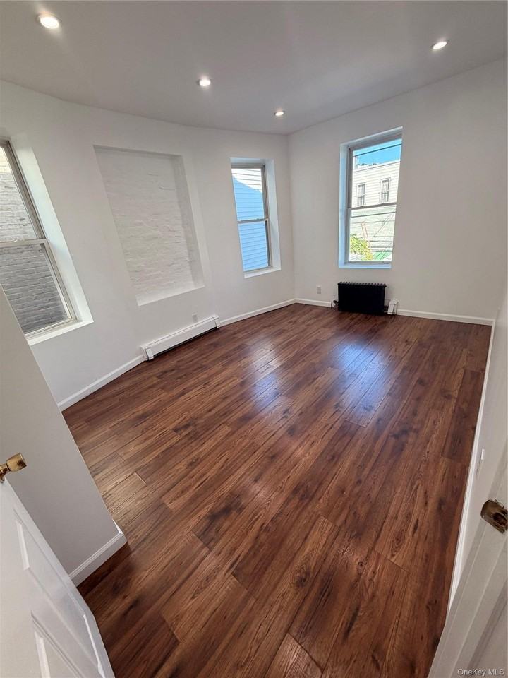 1226 Saint Lawrence Ave #2 - Photo 7 of 8