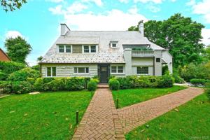 featured image of 3 Beacon Hill Rd