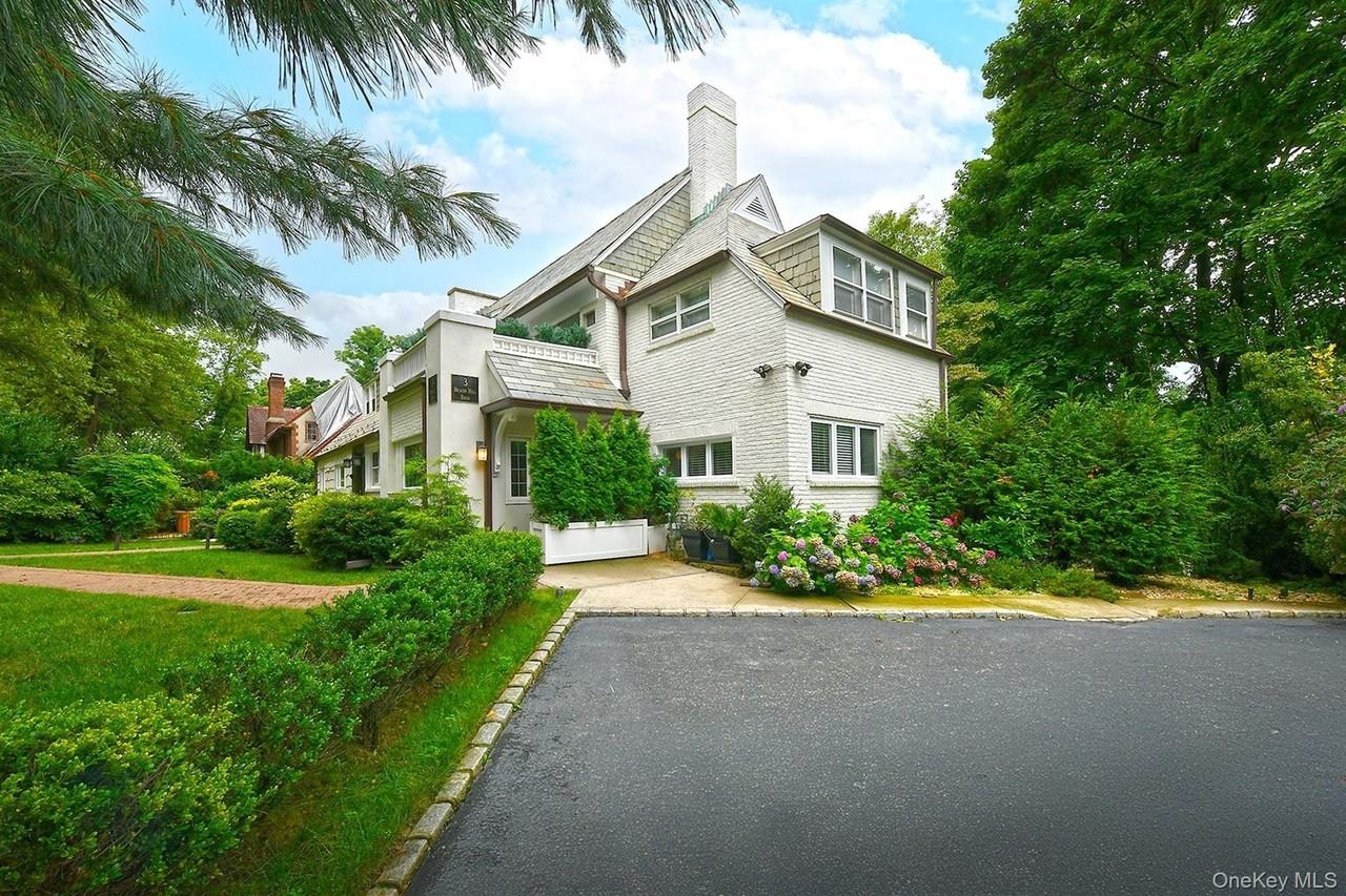 3 Beacon Hill Rd - Photo 2 of 44