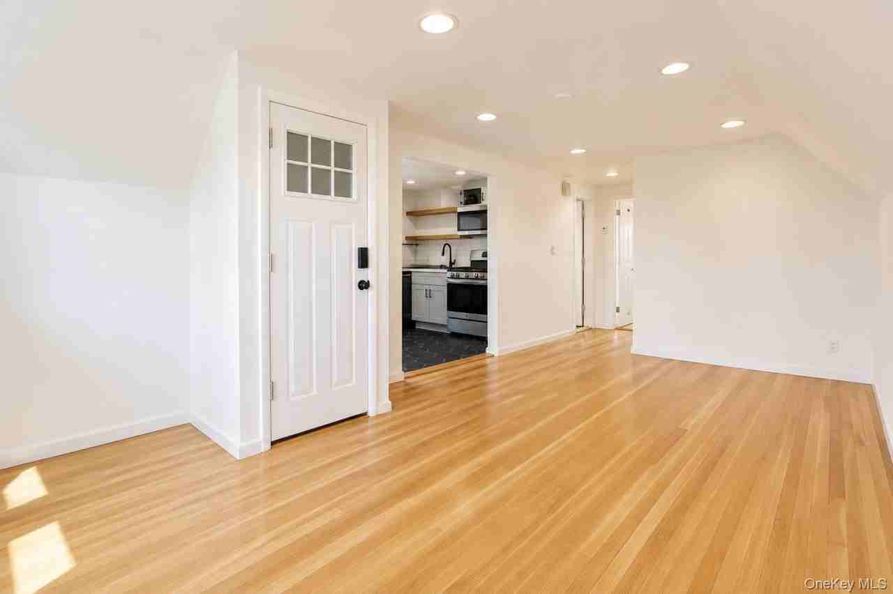 545 E Park Ave - Photo 4 of 29