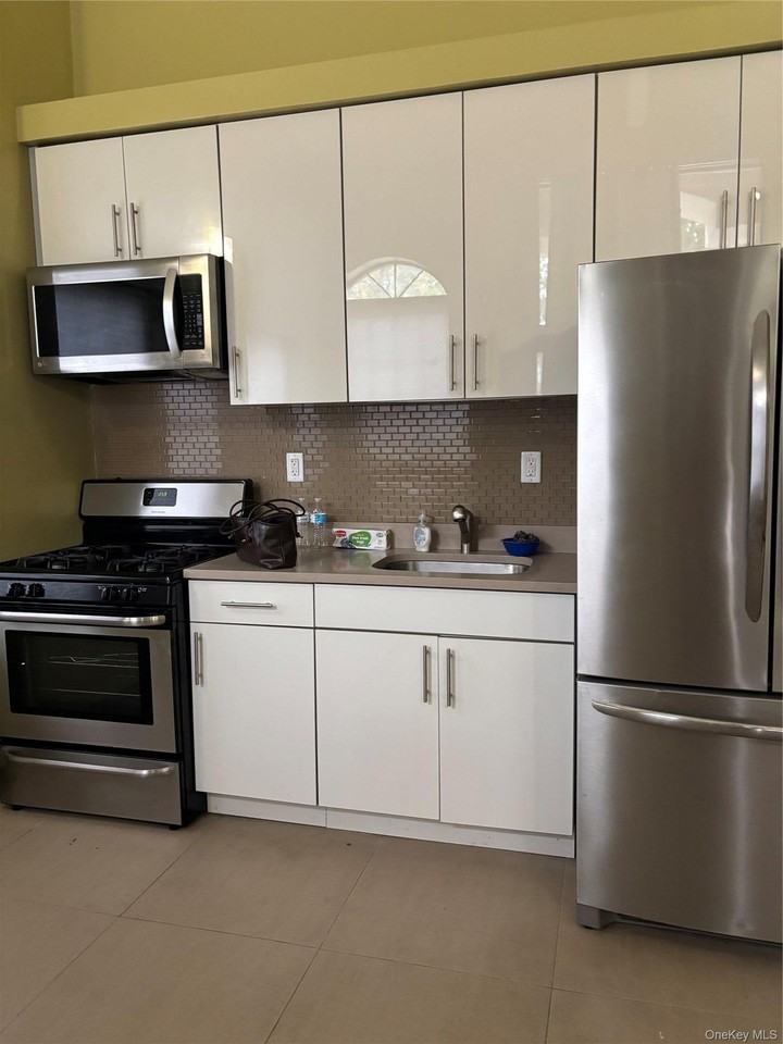 106 Ditmarts Boulevard - Photo 2 of 9