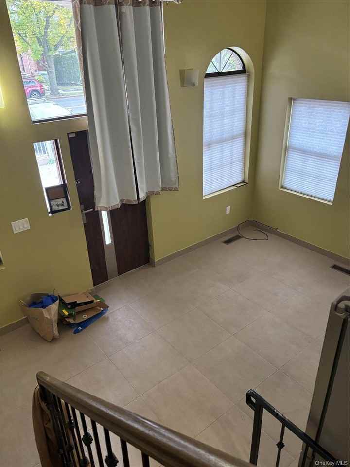 106 Ditmarts Boulevard - Photo 4 of 9