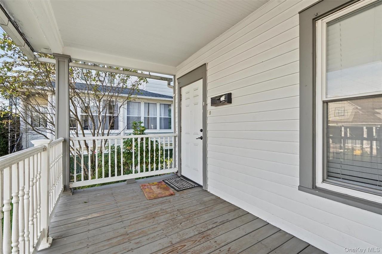 18 Chestnut St #LEFT - Photo 4 of 23