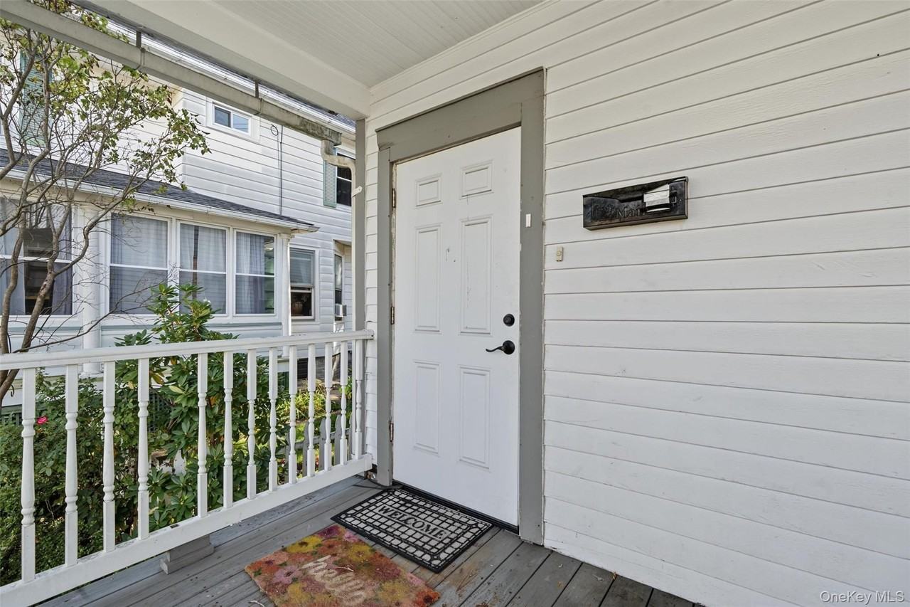 18 Chestnut St #LEFT - Photo 6 of 23