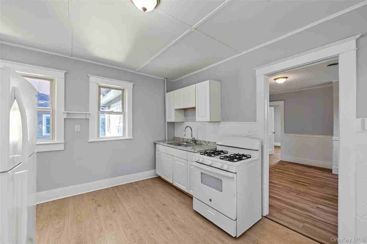 18 Chestnut St #LEFT - Photo 7 of 23