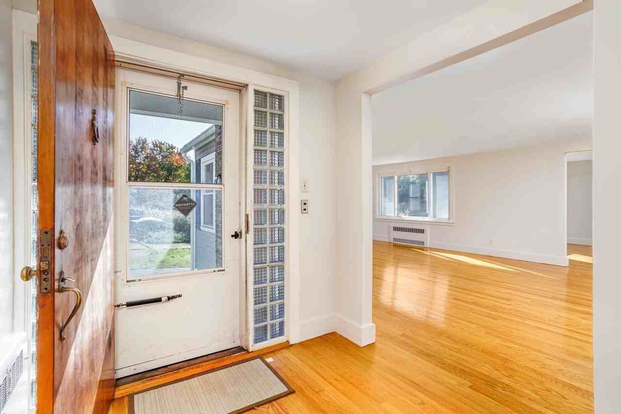 299 Prospect St - Photo 3 of 25