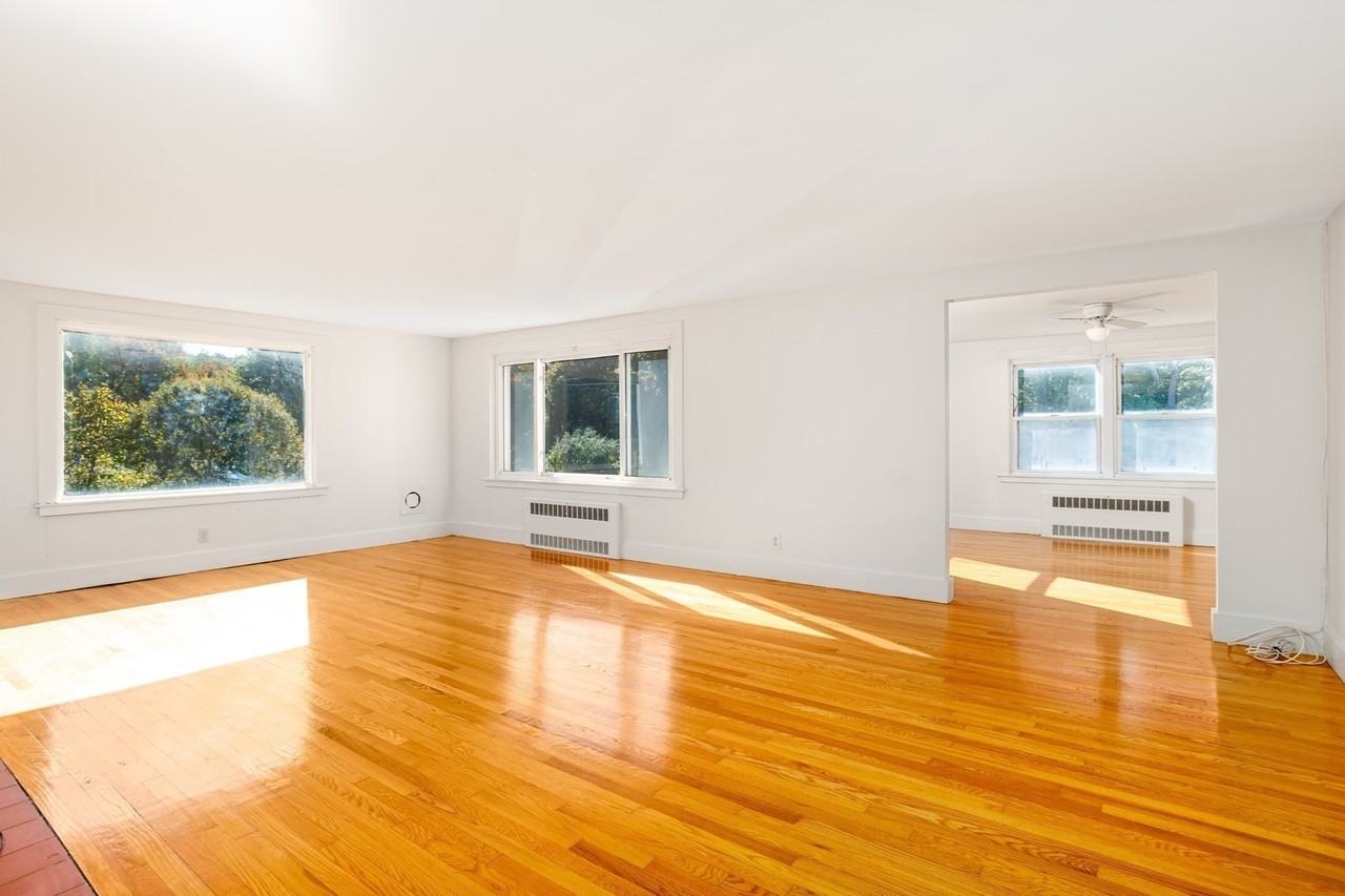 299 Prospect St - Photo 4 of 25