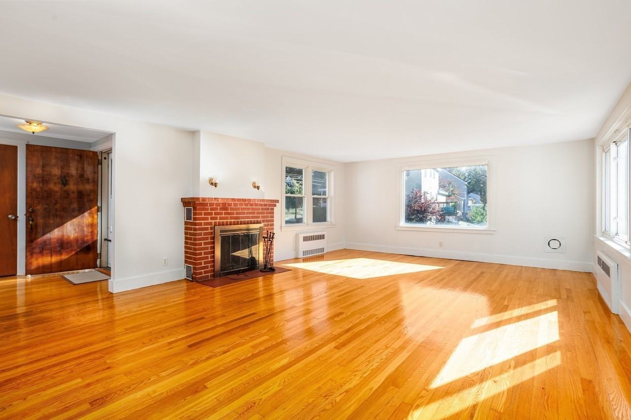 299 Prospect St - Photo 5 of 25