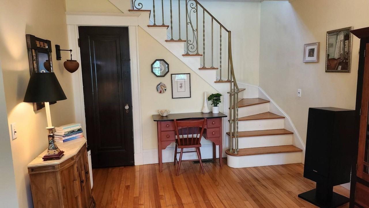 16 Arlington St - Photo 3 of 23