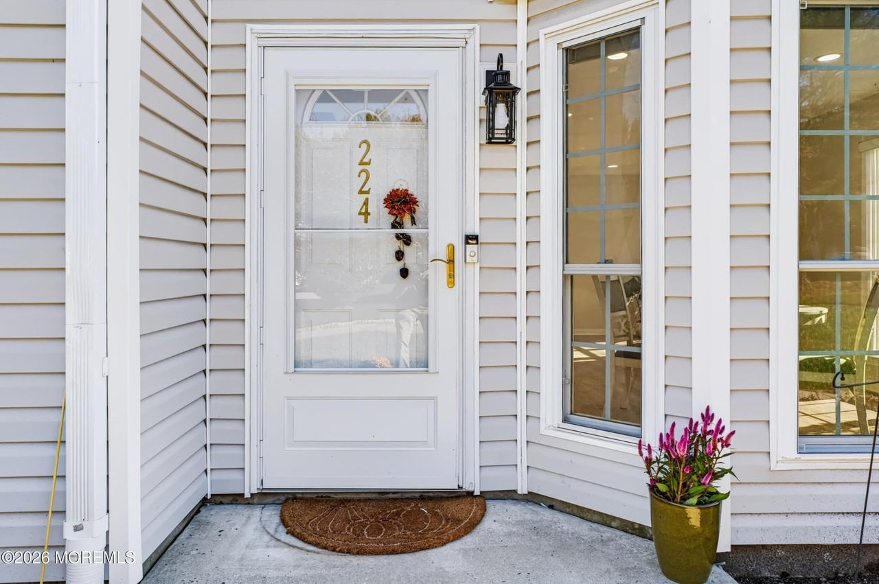 224 Franklin Pl - Photo 4 of 48